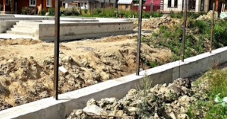 Фундамент под забор заказать в Владикавказе - заливка фундамента для забора | от 1558 за п.м.